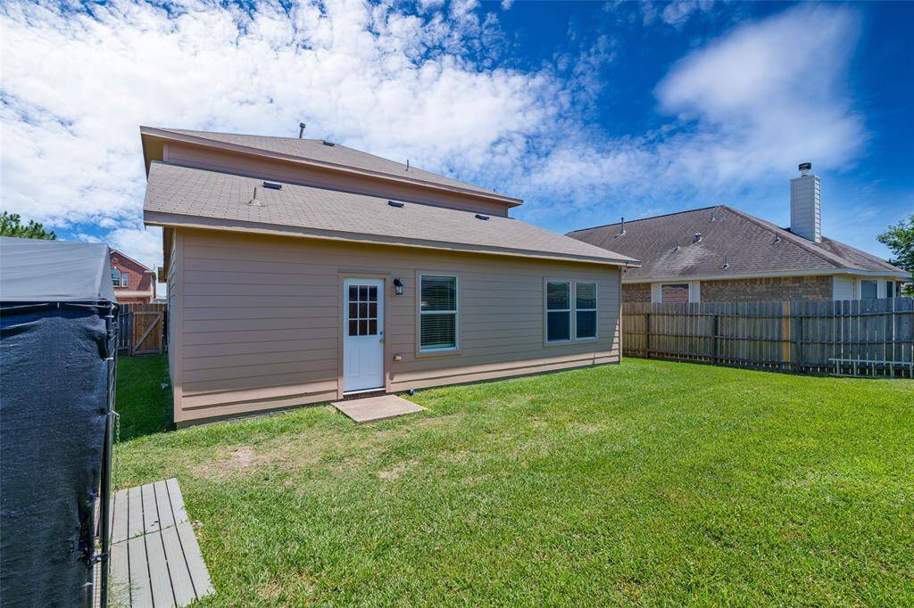 Spacious backyard with plenty of room for outdoor activities!