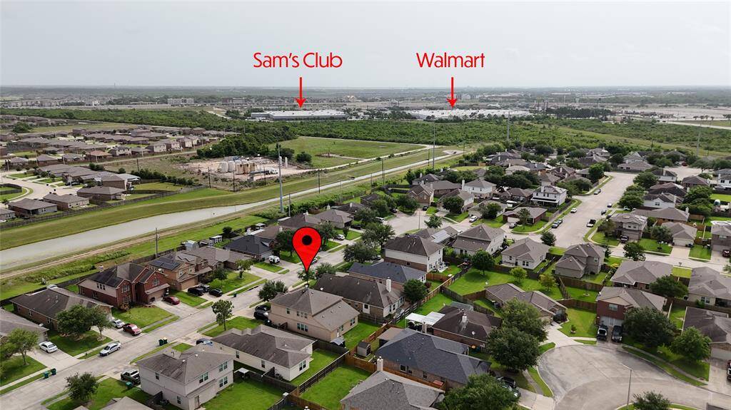 Conveniently located near I-45 with easy access to Galveston, Houston, and nearby shopping.