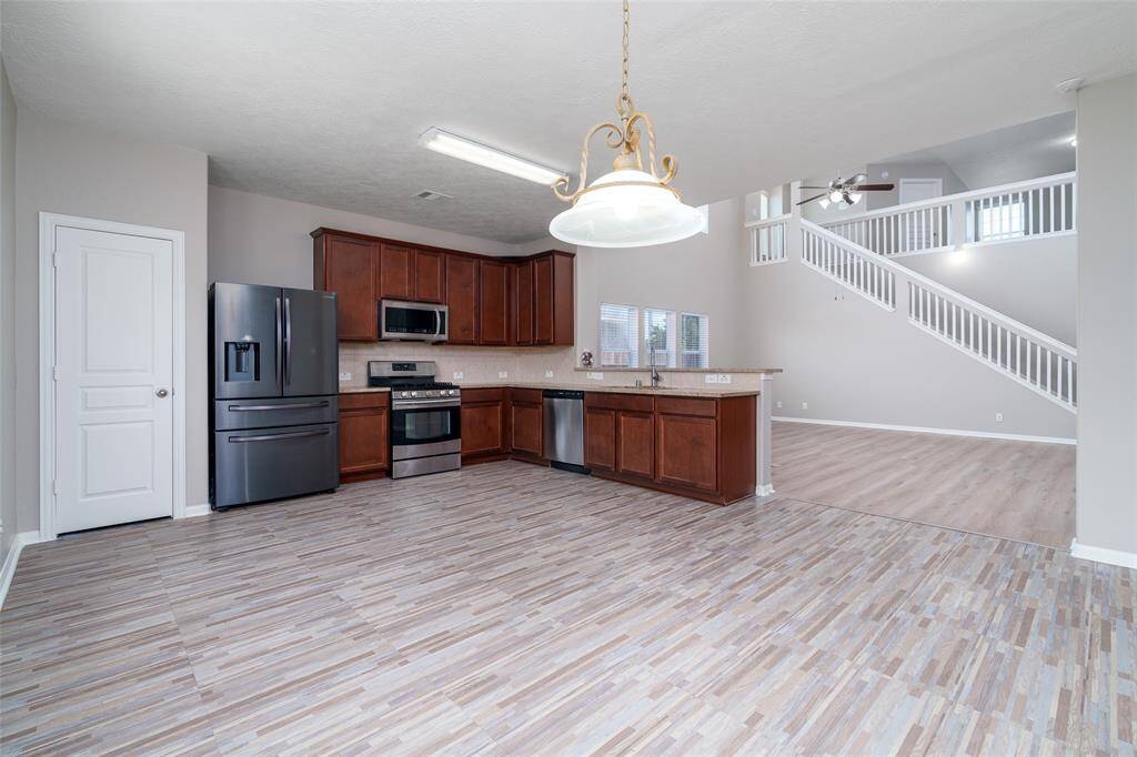 Spacious kitchen perfect for daily living and entertaining!