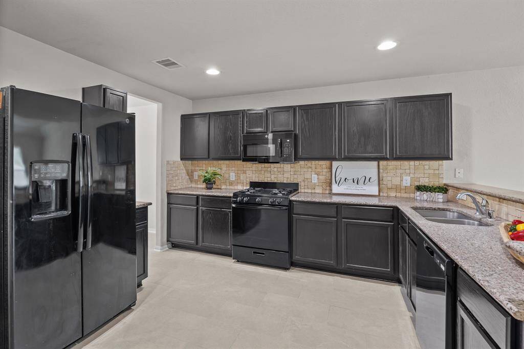 Granite countertops, all appliances included