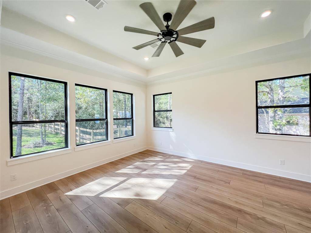 Example of previously Built Hallmark Builder's Home. Floor Plan will vary to reflect selected plan. Many Upgraded Features Included in Specifications. Please inquire with Hallmark Builder's Sales Team for included specifications. Personalize Selections Now!