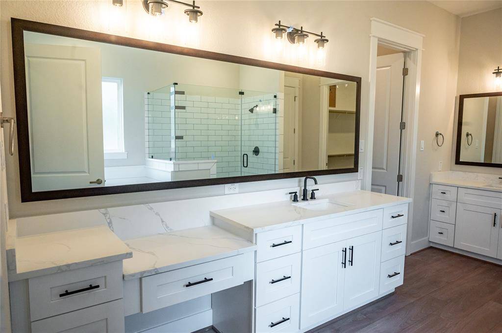 Example of previously Built Hallmark Builder's Home. Floor Plan Layout will vary to reflect selected plan. Many Upgraded Features Included in Specifications. Please inquire with Hallmark Builder's Sales Team for included specifications. Personalize Selections Now!