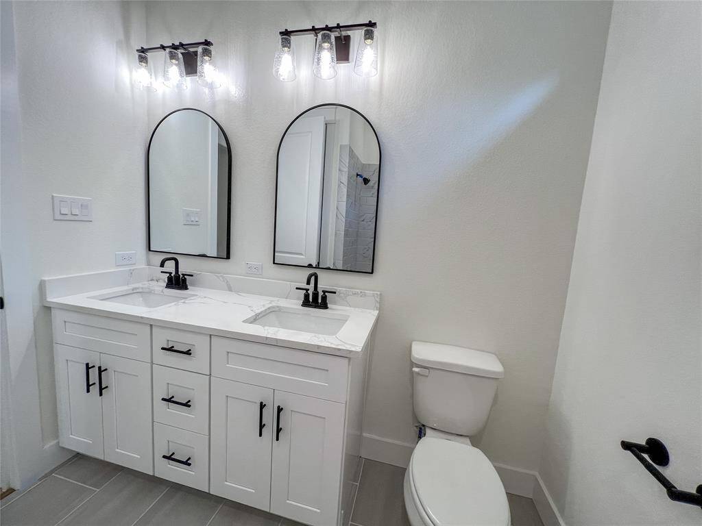 Example of previously Built Hallmark Builder's Home. Many Upgraded Features Included in Specifications. Please inquire with Hallmark Builder's Sales Team for included specifications. Personalize Selections Now!