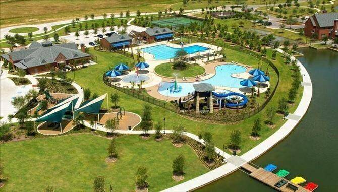 Living in Bridgeland is like living in a resort-style dream!