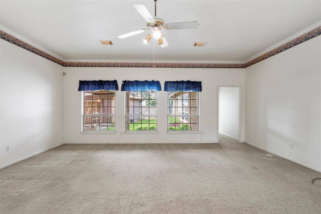 Flexiable furniture arrangment beause there is lots of space.
