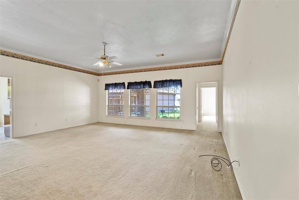 Enormous family room great for entertaining or making family memories.