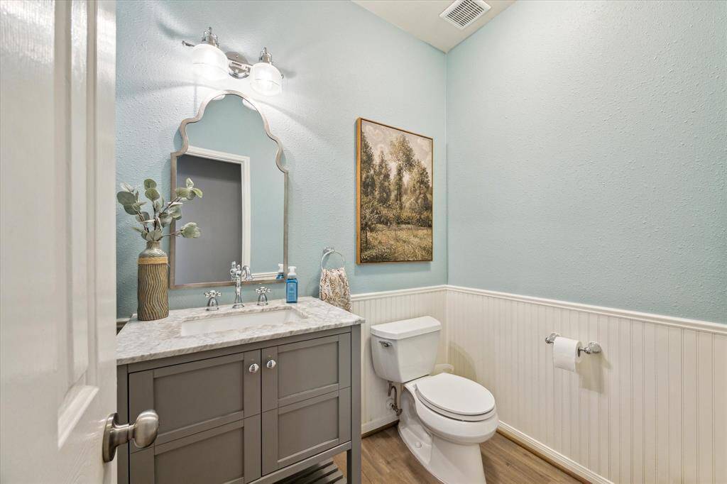 Half bath - 1 st floor