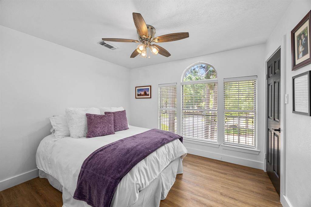 Secondary bedroom