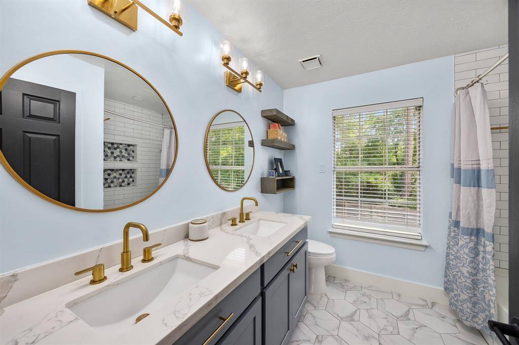 Beautifully updated second bathroom