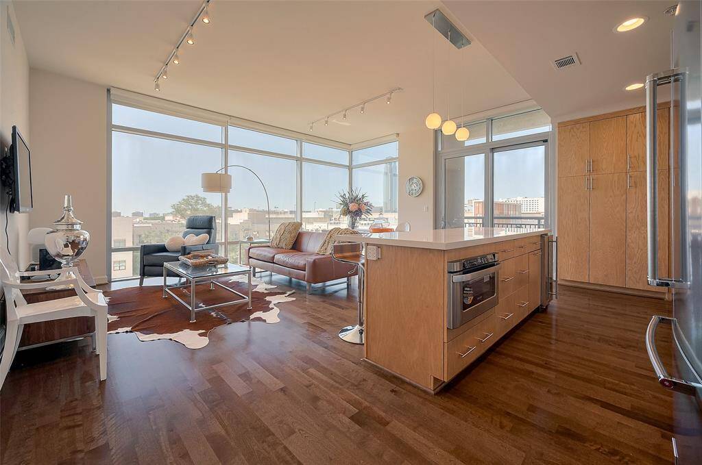 Beautiful Galleria Views for unit 604