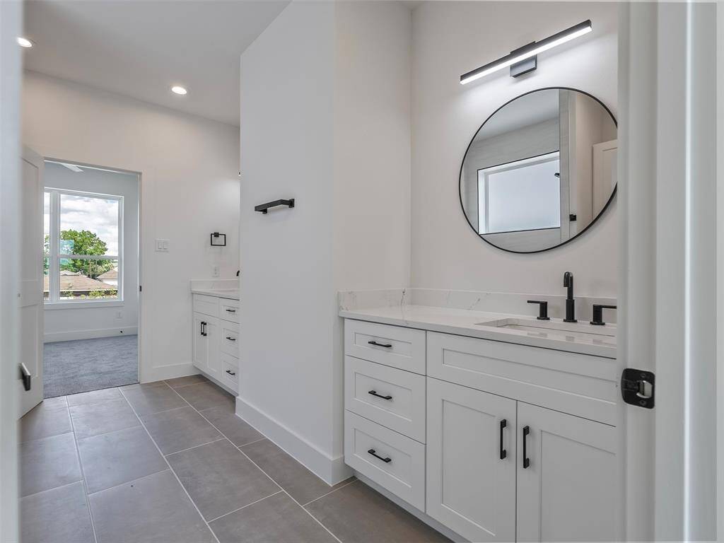 Dual vanity guest bathroom which is great