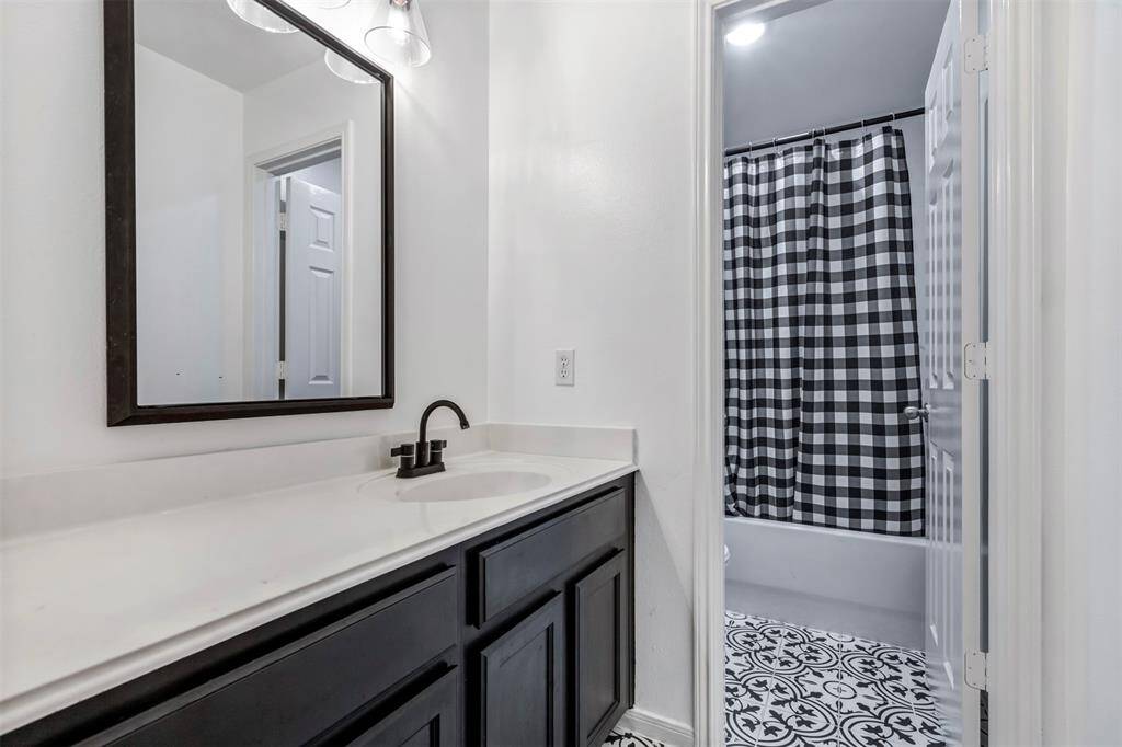 2nd bathroom