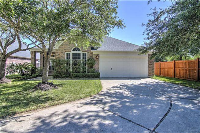 Two-car garage and a spacious driveway, offering plenty of parking. Ideal for those seeking a cozy, well-maintained property with great curb appeal.