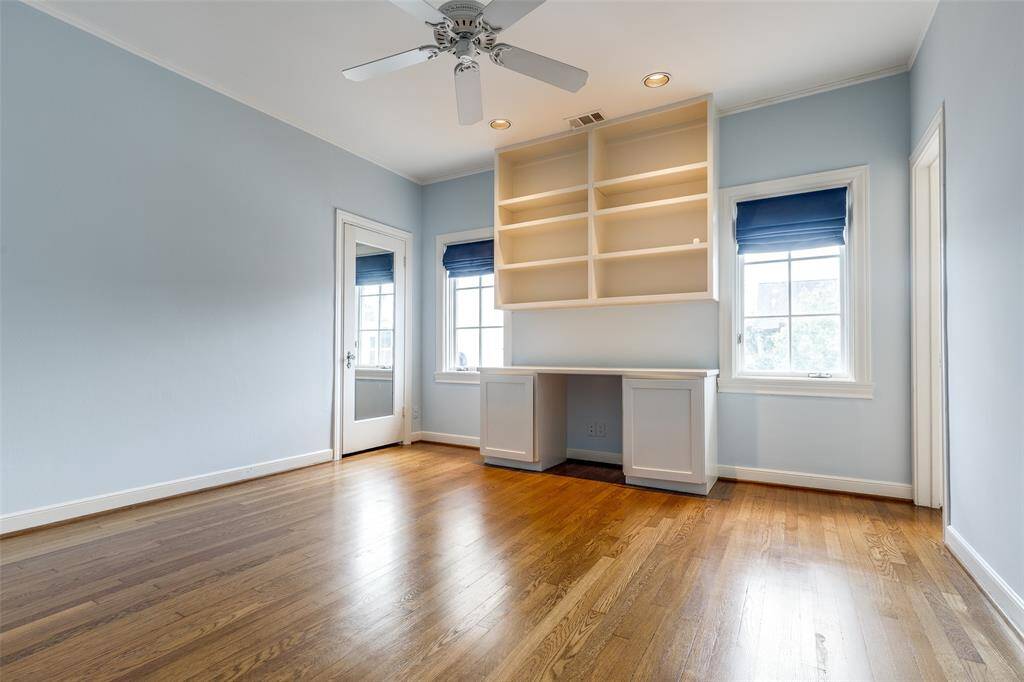 Large secondary bedroom with full en suite bathroom.