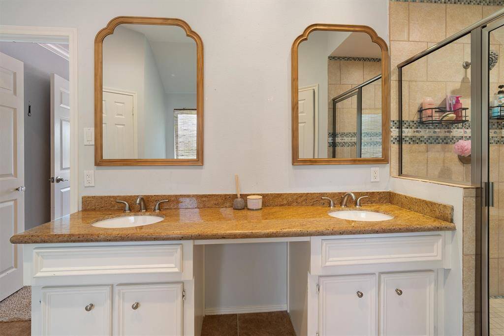 Framed mirrors and double sinks in the primary en suite