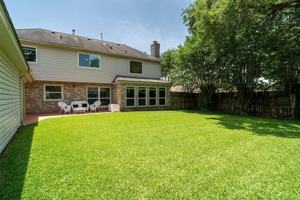 Great sized back yard!