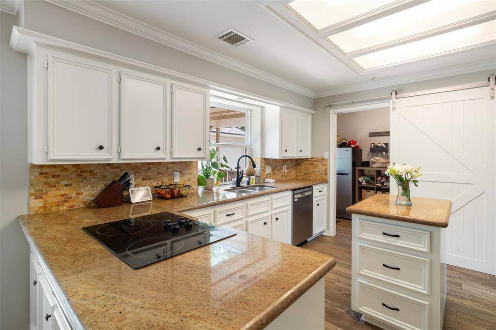 Beautiful kitchen with extra seating around the bar area. Electric cooktop, and central island for additional counter and storage space