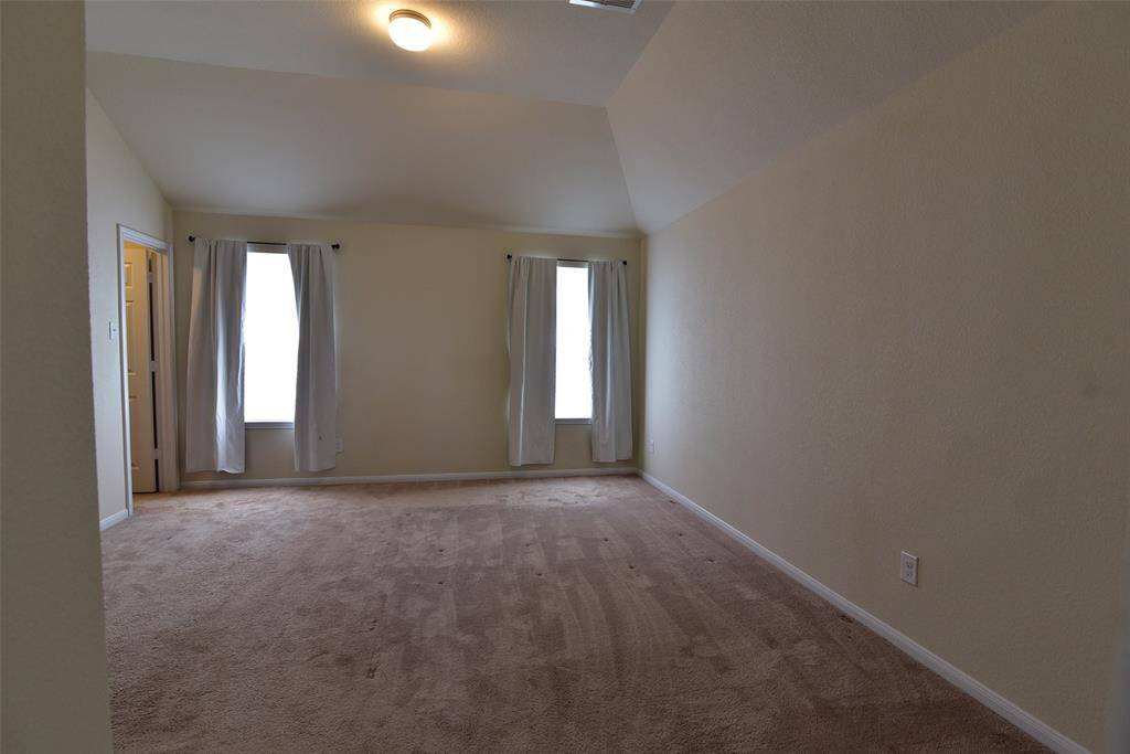 YOU'LL LOVE THE PRIMARY ROOM.
