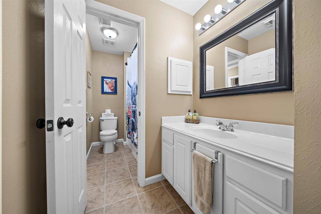 The other side of the Jack & Jill Style bedroom