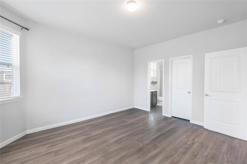 Actual furniture digitally removed! Spacious primary suite or can be use as a guest suite, with layout flexibility and great potential—imagine it transformed with updated lighting and personal touches.