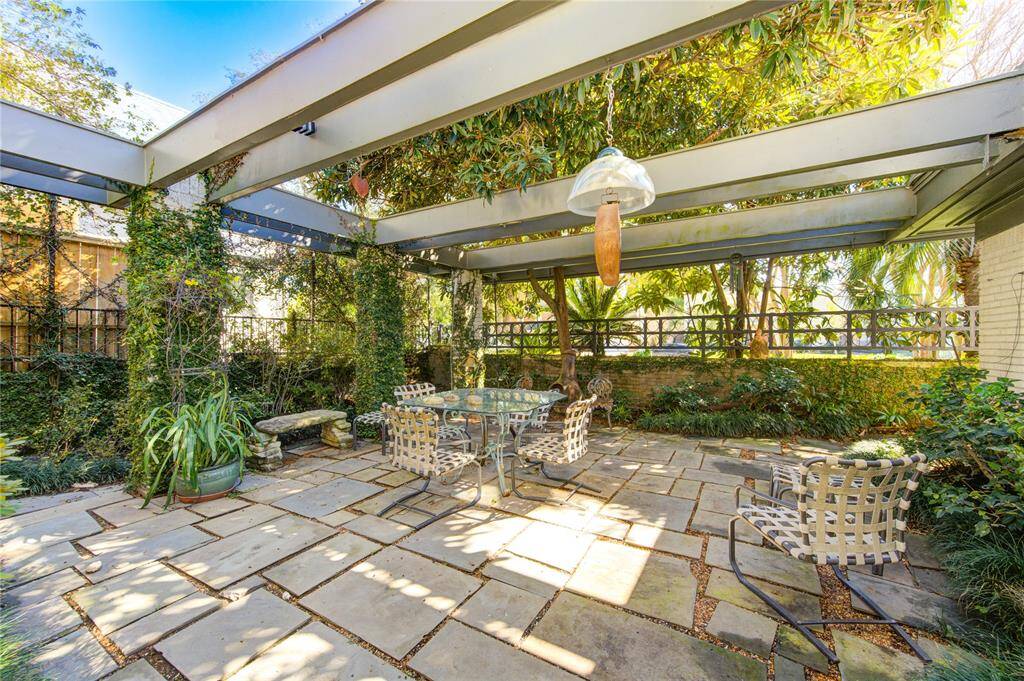 Located at the front of the home, shaded by lush Loquat trees, this discrete zen space offers a meditative getaway steps from your front door.