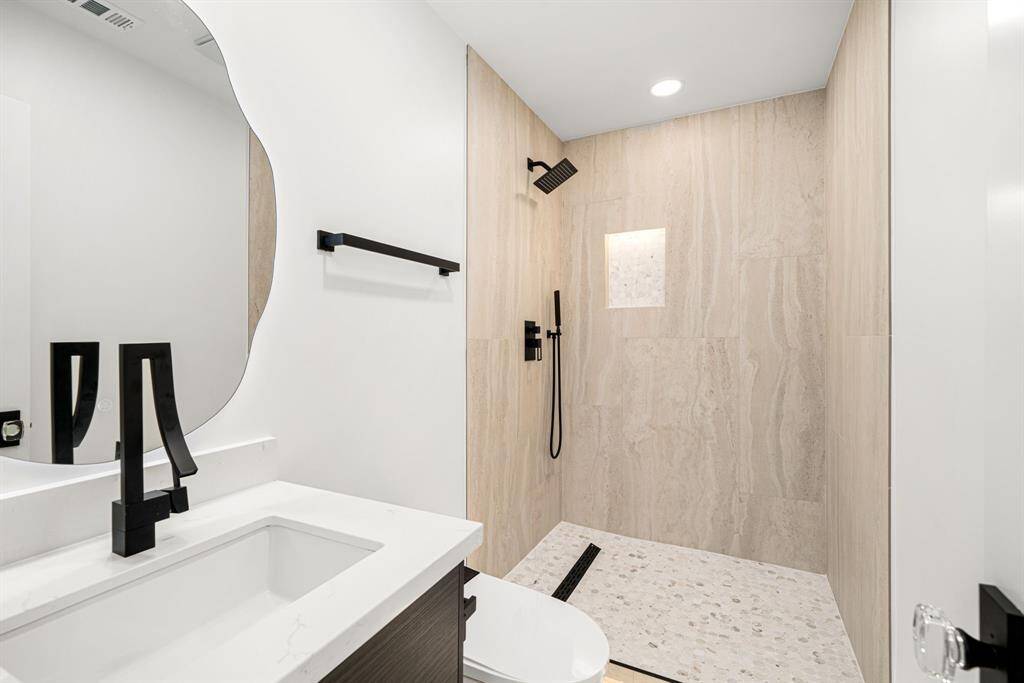 Where innovation meets indulgence, this smart-equipped bathroom delivers style, comfort, and seamless functionality.