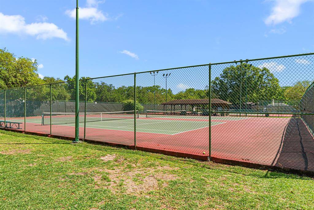 Luxury and leisure combined – This distinguished HOA offers peaceful surroundings, state-of-the-art amenities, and a strong sense of community, just minutes from the heart of the city.