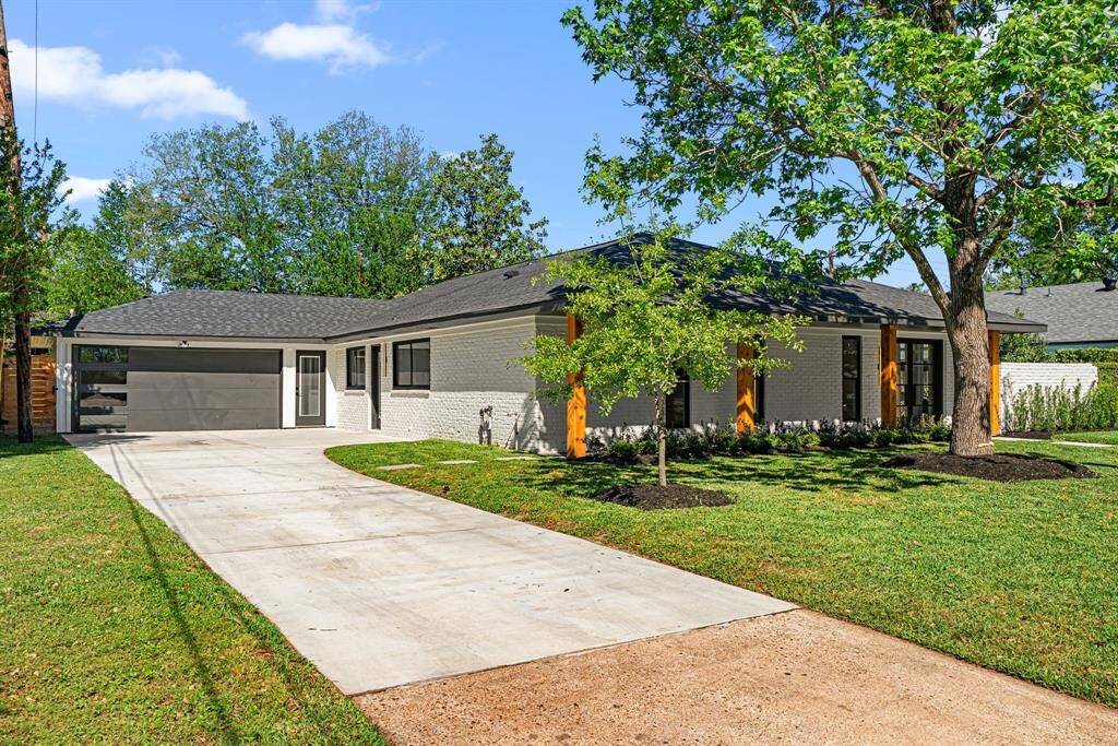 A stunning mix of high-end materials creates an exterior that is both stylish and timeless.