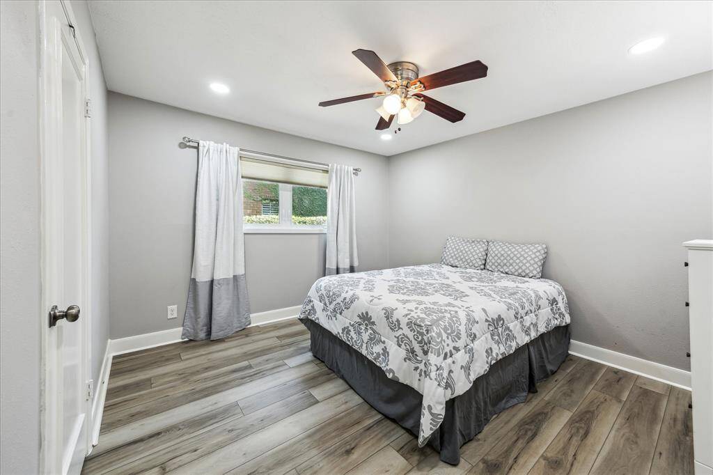 Secondary bedroom with recessed lighting and ceiling fan.