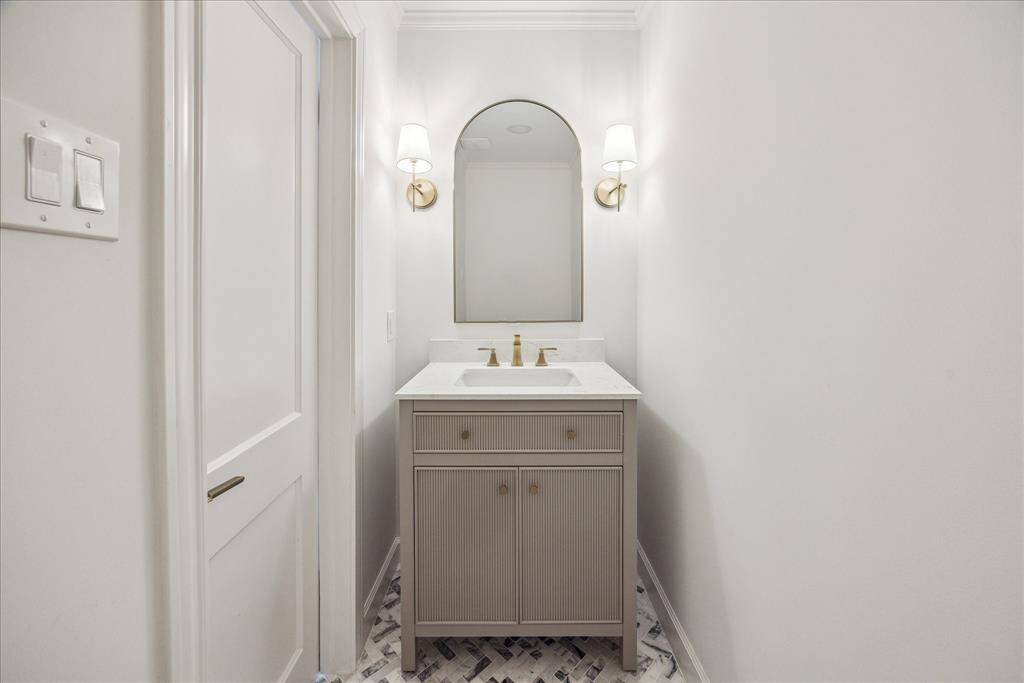 Downstairs half bathroom.