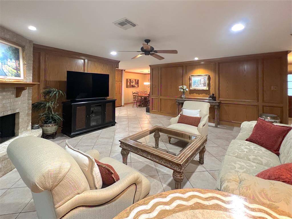 Living room 20x17