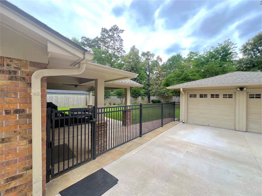 Side gated entry