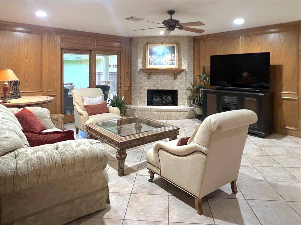Living room 20x17