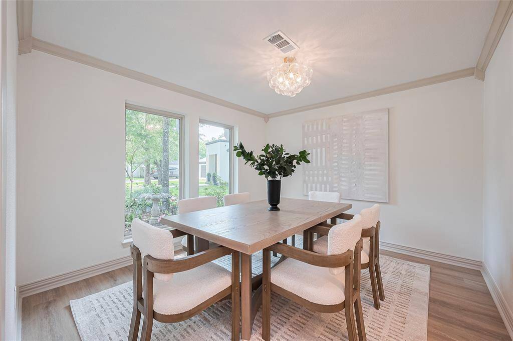 How stunning is this dining room. Sit down to family gatherings conveniently located to the open living room space and kitchen. It's a blend of function and beautiful style.