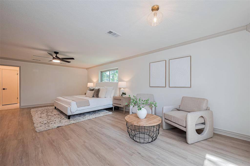 Now this is a Primary bedroom. Tastefully designed for tranquil night's sleep, lovely sitting area makes for a serene atmosphere. This primary is sure to accommodate even the largest bedroom furniture. Pretty lighting, ceiling fan, and ensuite bath is what dreams are made of.