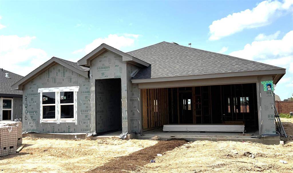 Beautiful One Story!  Ready for July 2025 Move In!