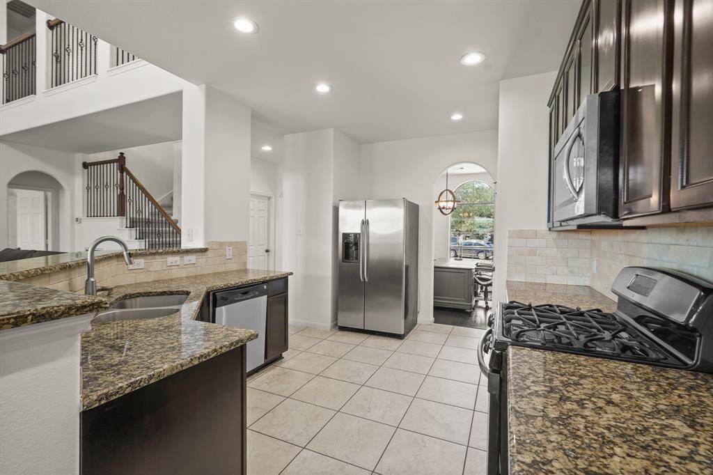 Your family and guests will enjoy many nights of fun, food and entertainment with ample counter space and kitchen island for setting up a wonderful array of provisions!