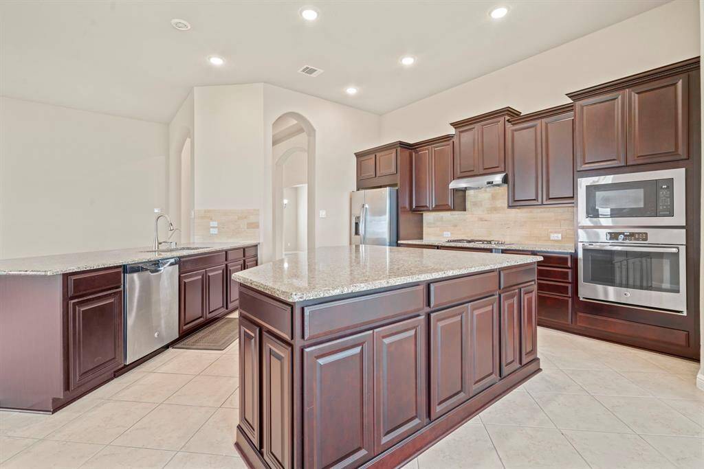 Huge Kitchen for the chef in the family