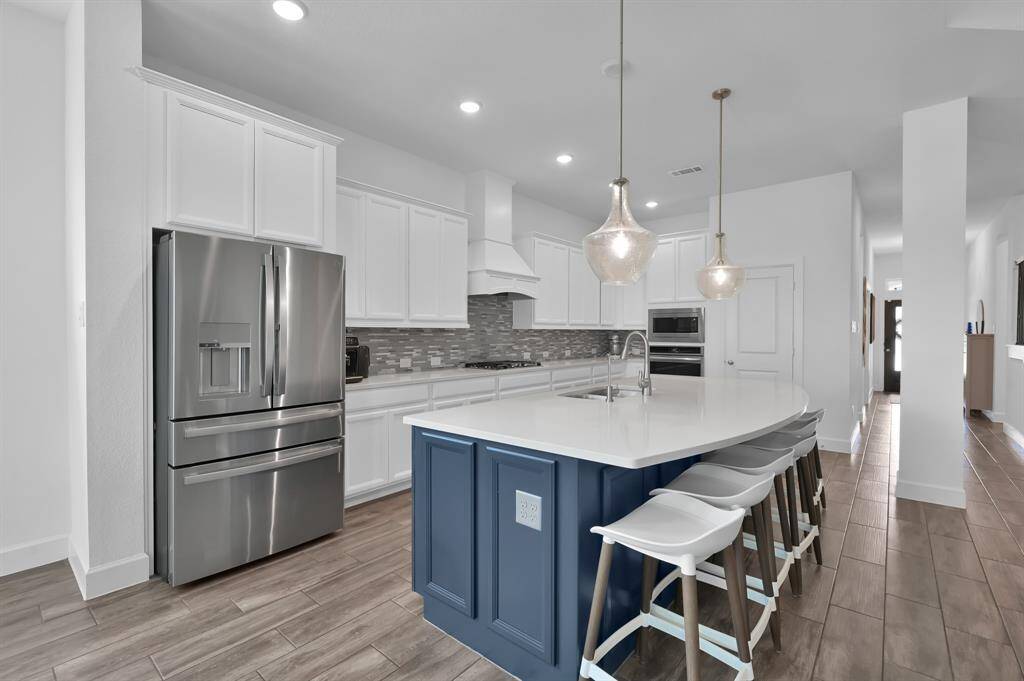 Large kitchen open to breakfast and living rooms