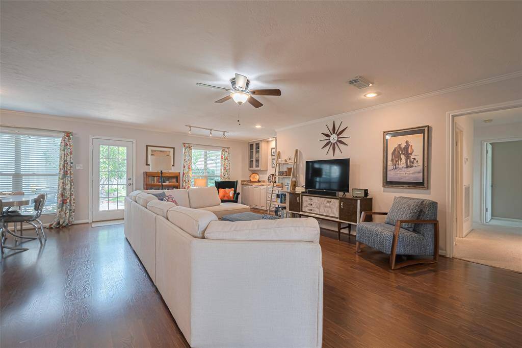 Cozy living space for watching a movie or enjoying music! Get your beverage of choice at the wet bar and relax!