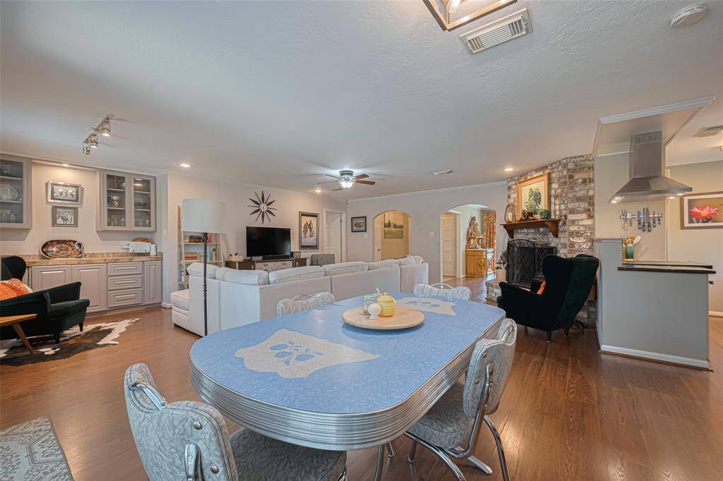 This home is very special with defined spaces within the open plan. So many areas for different activities, events or simply taking it all in