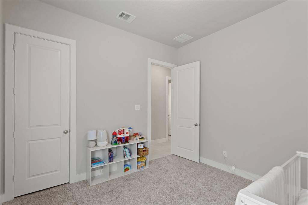 A clean and flexible space with ample wall space and closet storage, ideal for a guest room, home office, or personal retreat.