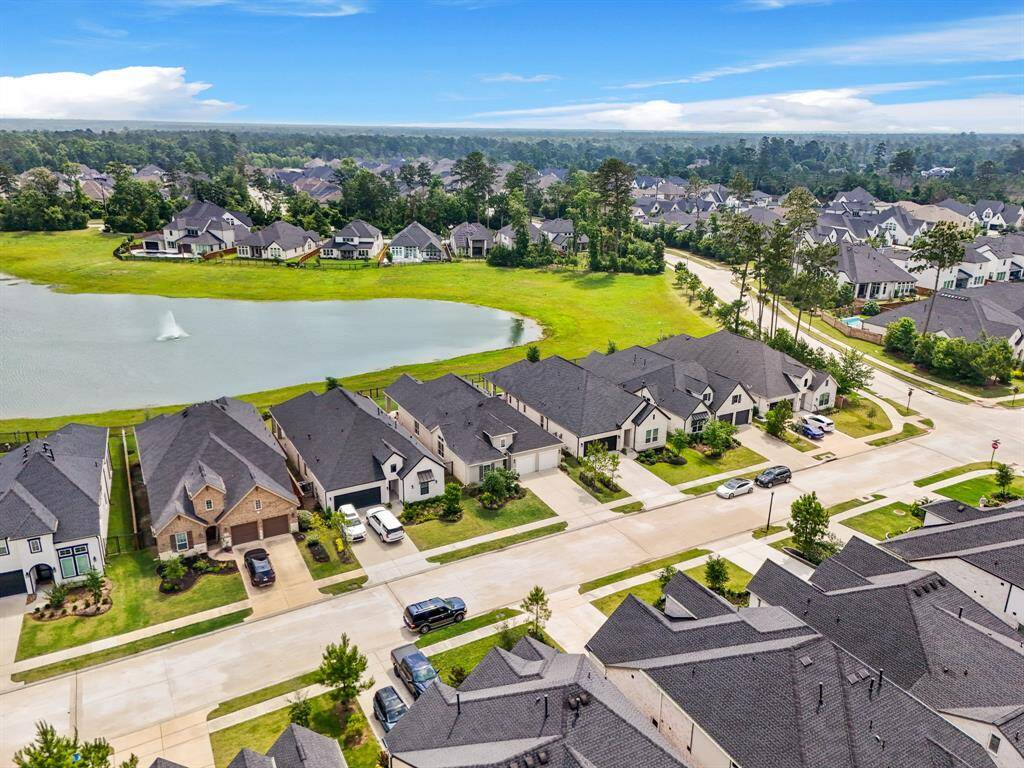 Nestled in a serene master-planned community, this home offers tranquil lake views and a prime location just steps from a scenic walking path and fountains. A perfect blend of natural beauty and upscale suburban living.