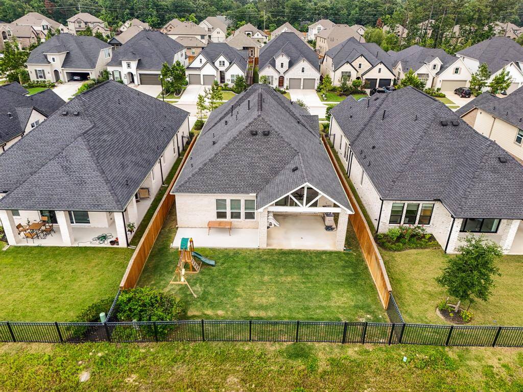 Enjoy a spacious backyard with no rear neighbors and direct lake access—perfect for outdoor living and entertaining.