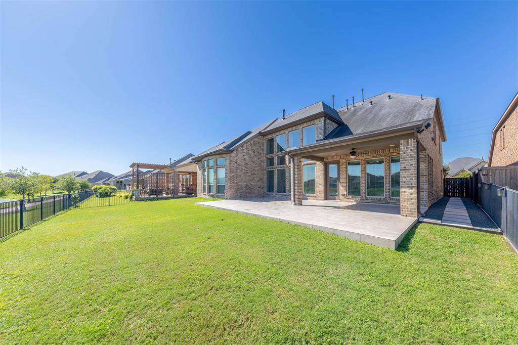 A blend of covered and open-air space creates the ultimate outdoor retreat with room to relax or entertain. Imagine al fresco dining while overlooking tranquil water vistas.