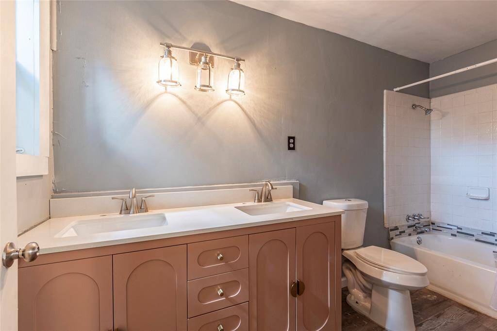 En-Suite Primary Bath
