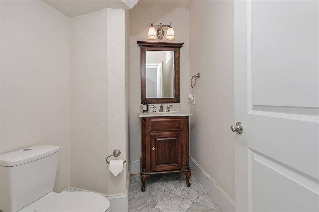 Elegant guest 1/2 Bathroom