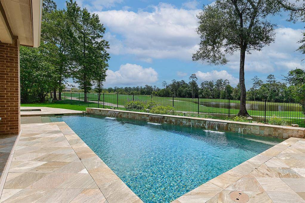 Situated on the Player Golf Course, you will enjoy amazing views