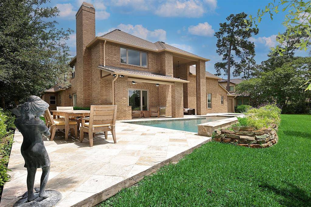 Extended decking offer additional dining and lounging area