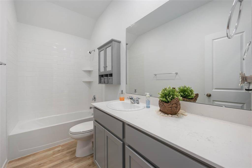 2nd bathroom